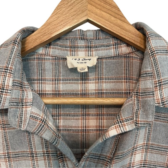 143 Story Women's Medium Grey Plaid Raw Hem Cotton Casual Button-Up Tunic Shirt - Picture 2 of 4